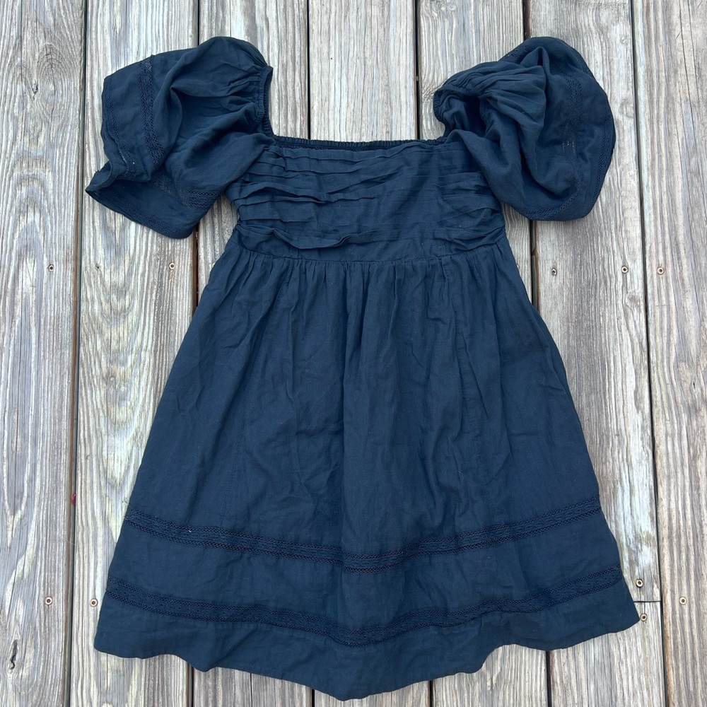 abercrombie & fitch | size medium square neck short sleeve dress with trim